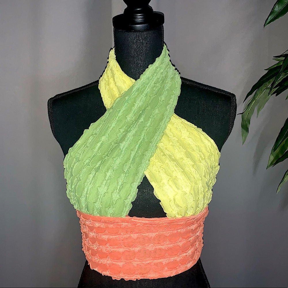 Colorblock Crisscross Halter Neck Backless Crop Top